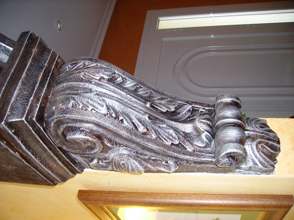 Colocación y envejecido de ménsula de escayola